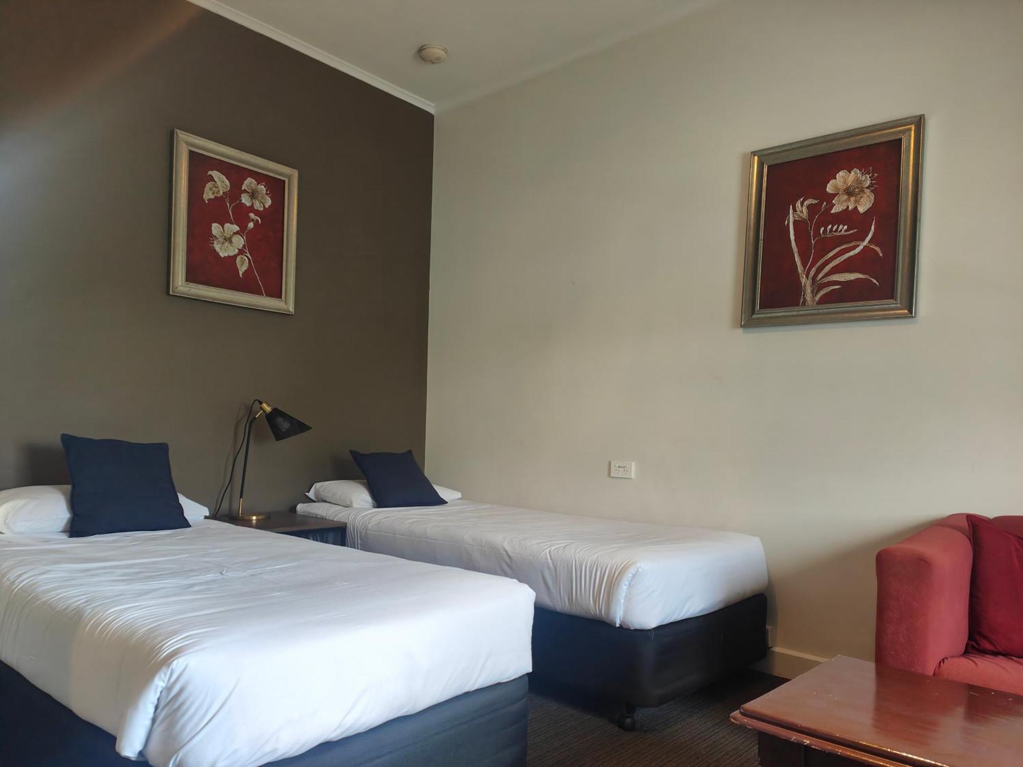 Centennial Inn On Bathurst Лонсестон Екстер'єр фото